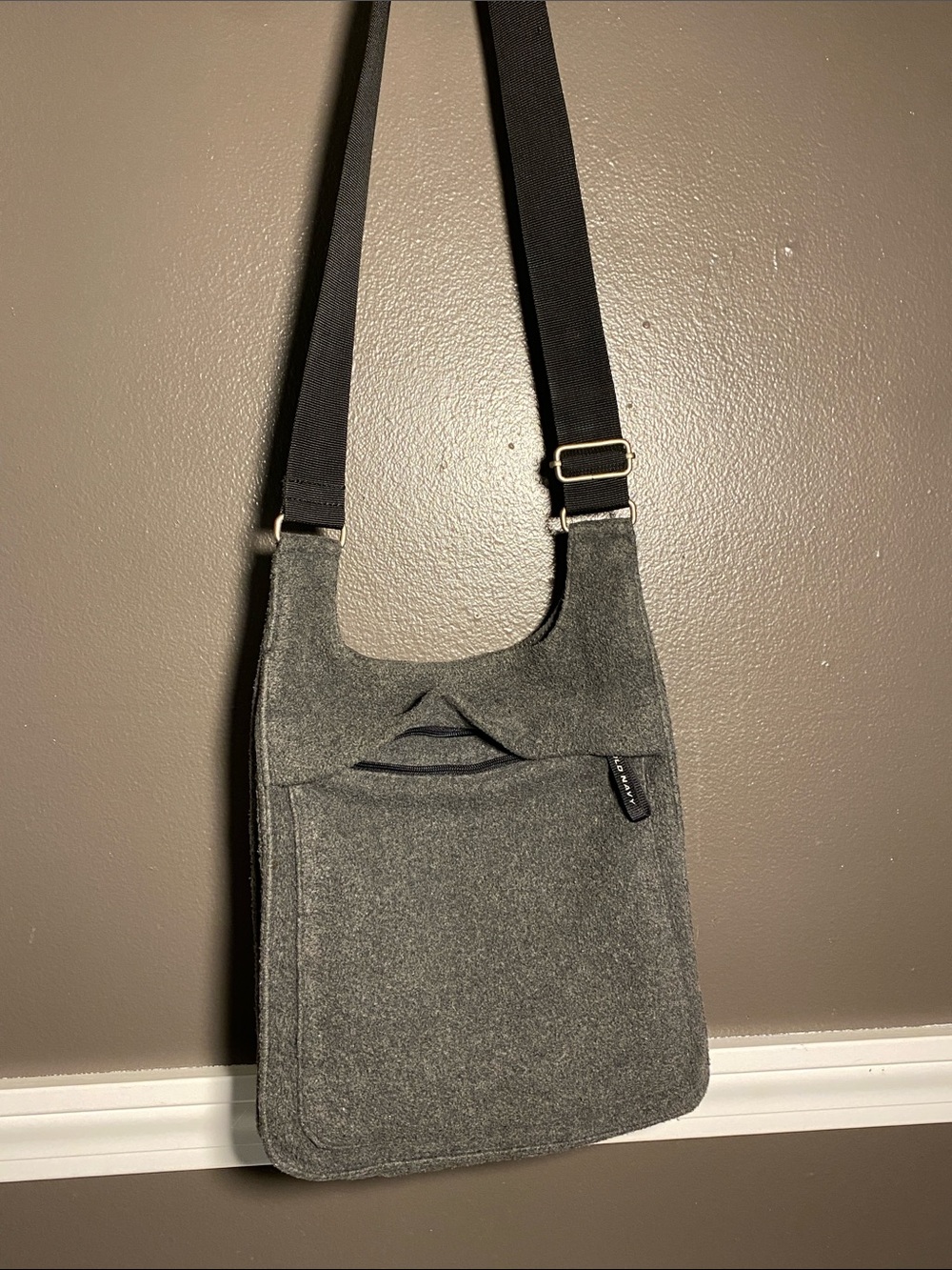 Old Navy Cross body Fleece Purse - Picture 3 of 9